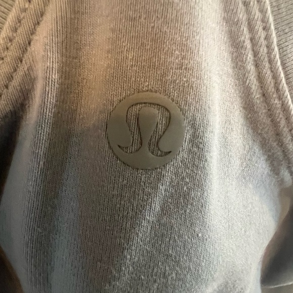 Lululemon tank. Women’s small. Worn less than 5 times - Picture 3 of 3